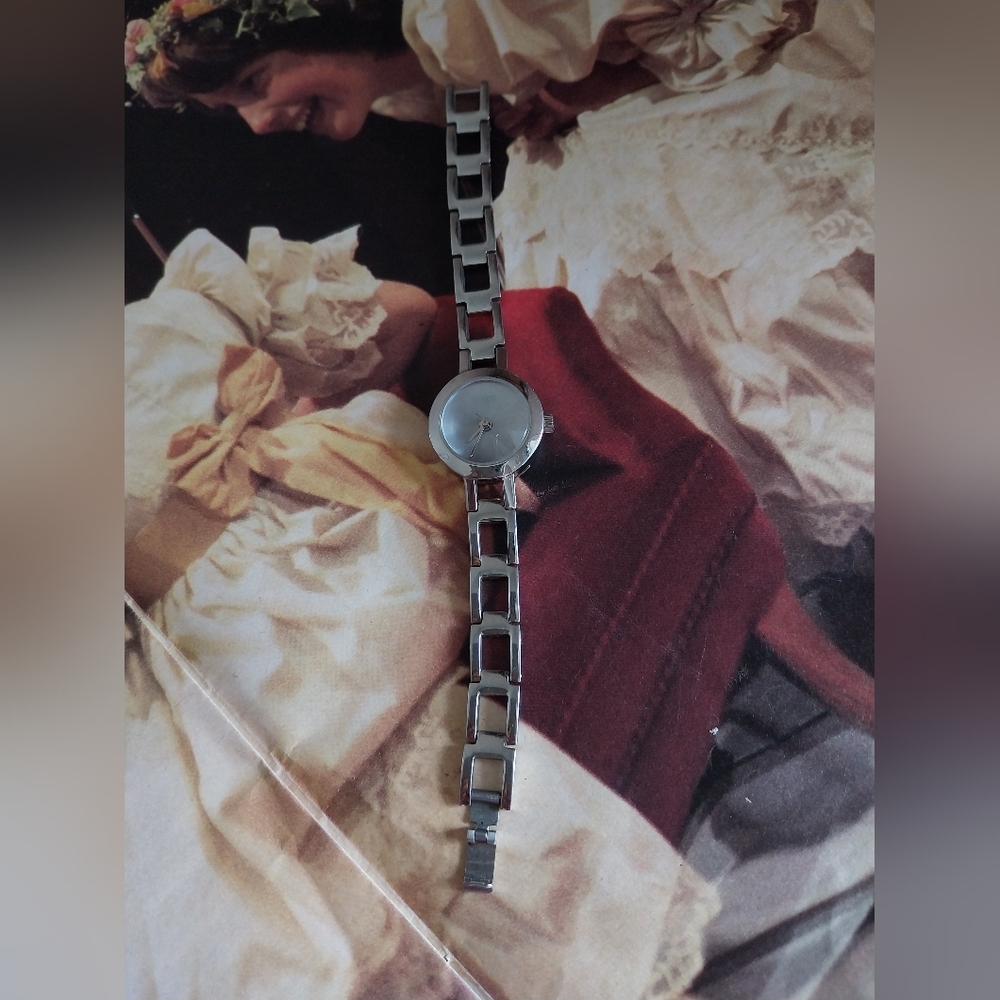 Watch Collection with Vibrant Colors - Picture 4 of 15